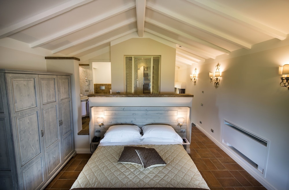 Romantic Suite, 1 King Bed, Vineyard View, Annex Building photo 1