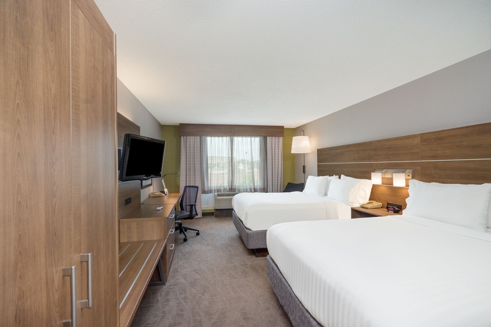 Standard Room, 2 Queen Beds, Accessible (Mobility, Accessible Tub) photo 1