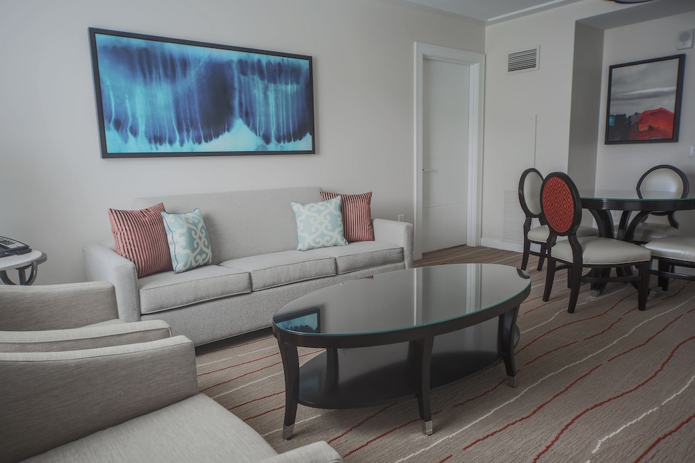 Executive Suite - Photo 4