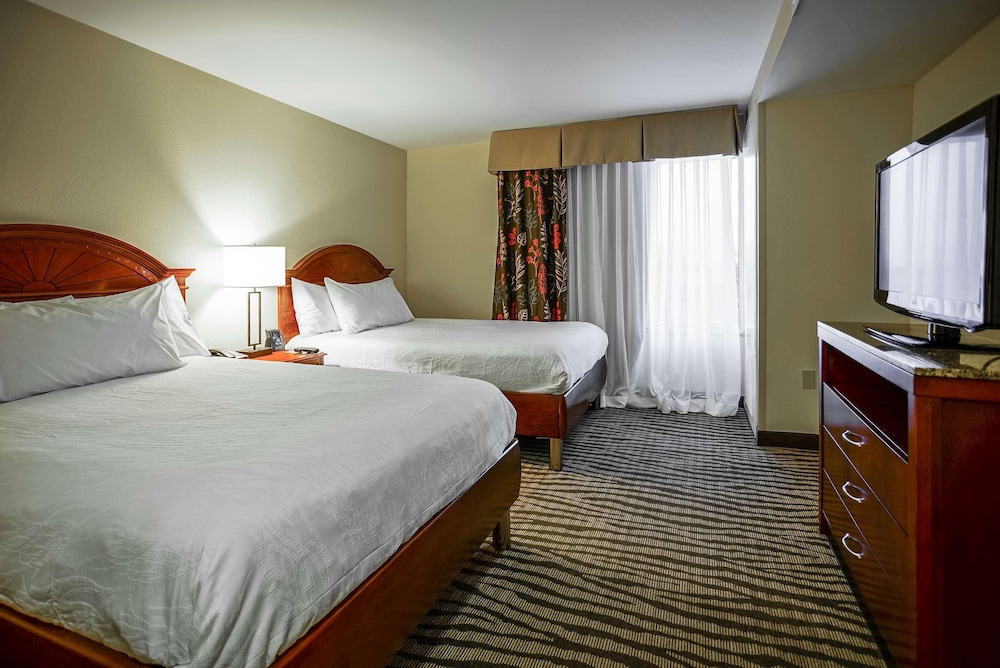 Suite, 2 Double Beds, Mobility Accessible, Non Smoking (Bathtub W/Grab Bars) - Photo 2