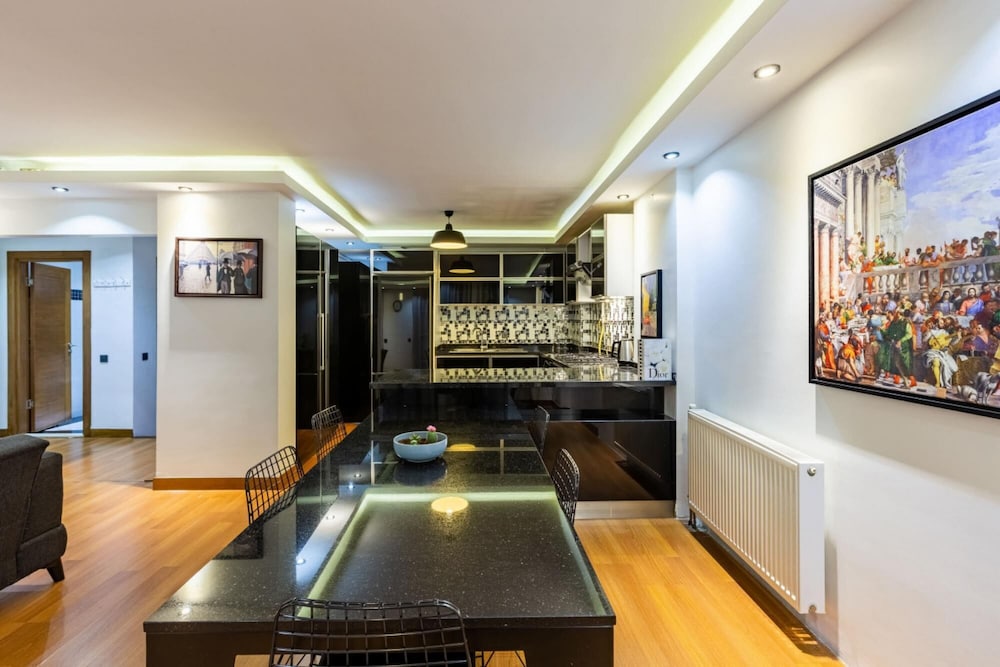 Apartment photo 1