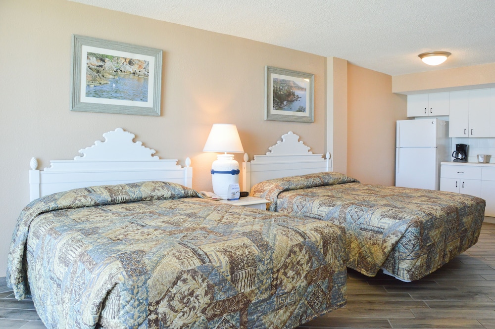 Studio, 2 Queen Beds, Kitchen, Oceanfront photo 2