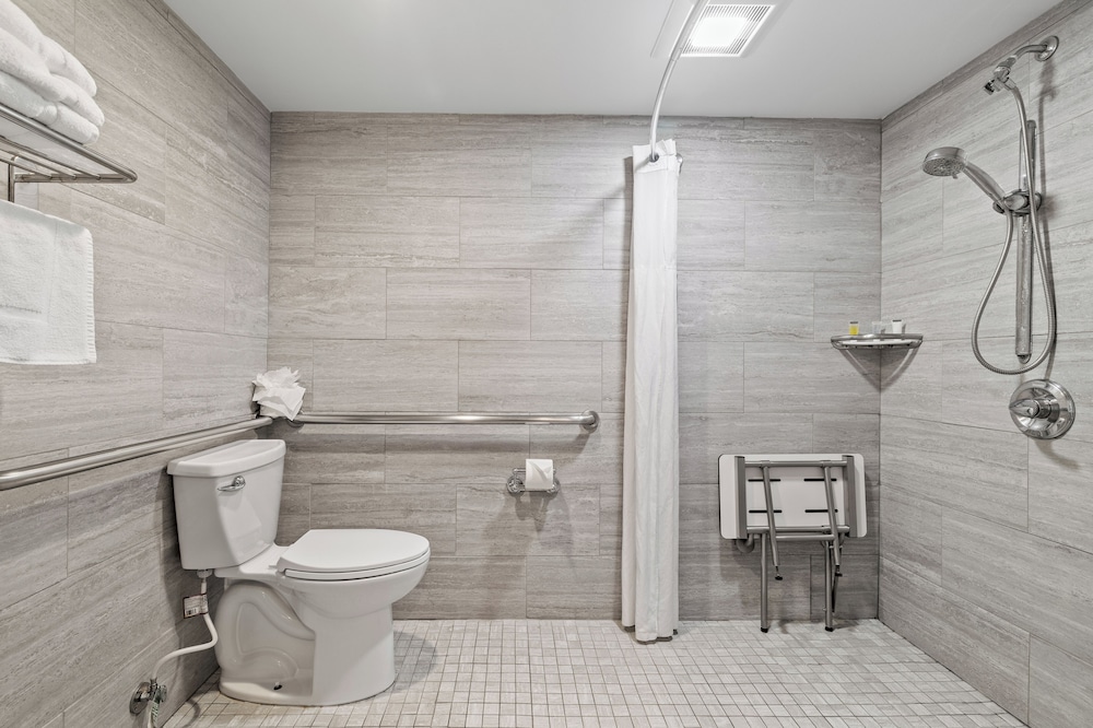 Standard Room, 2 Queen Beds, Accessible - Photo 4