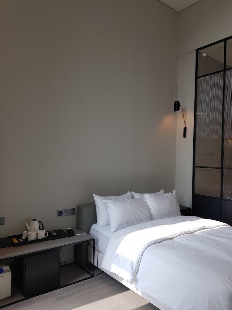 Deluxe Room - Photo 13