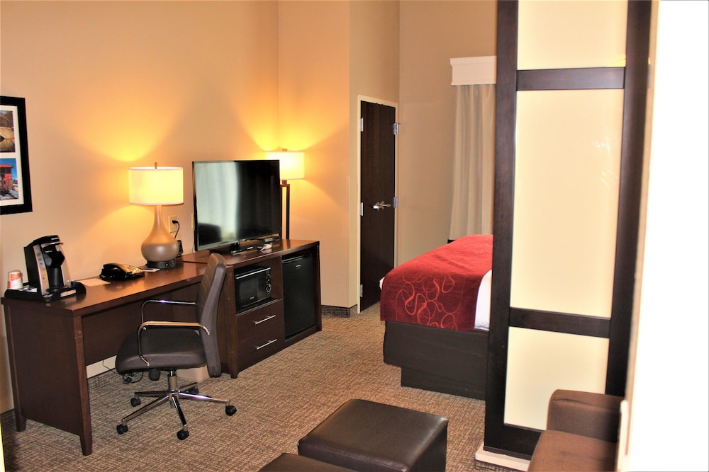 Suite, 1 King Bed with Sofa bed, Non Smoking - Photo 3
