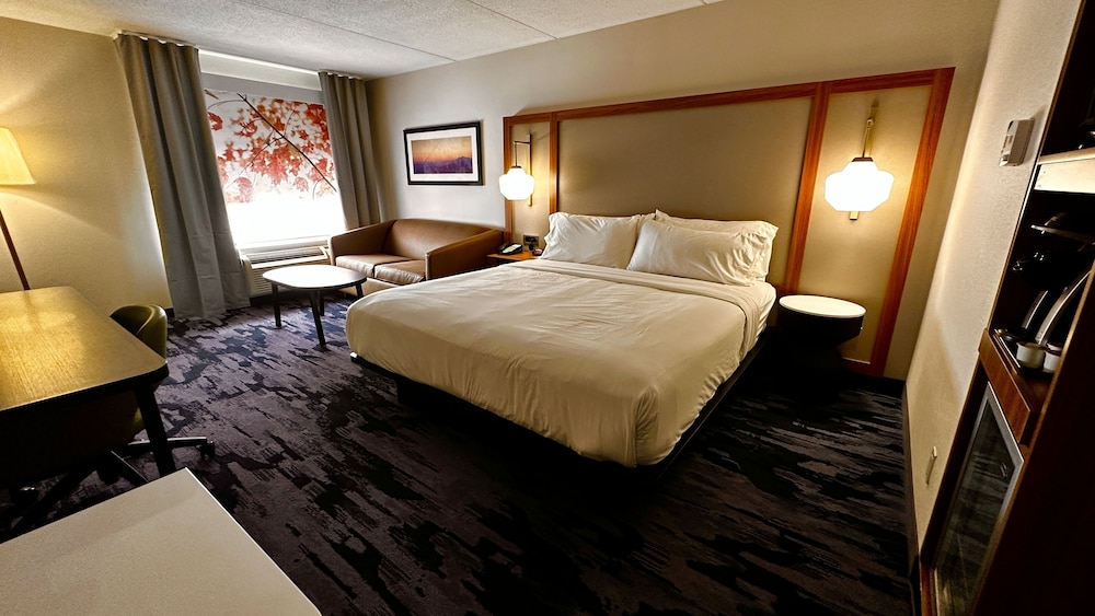 Deluxe Room, 1 King Bed With Sofa Bed