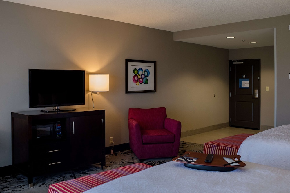 Room, 2 Queen Beds, Accessible, Bathtub - Photo 1
