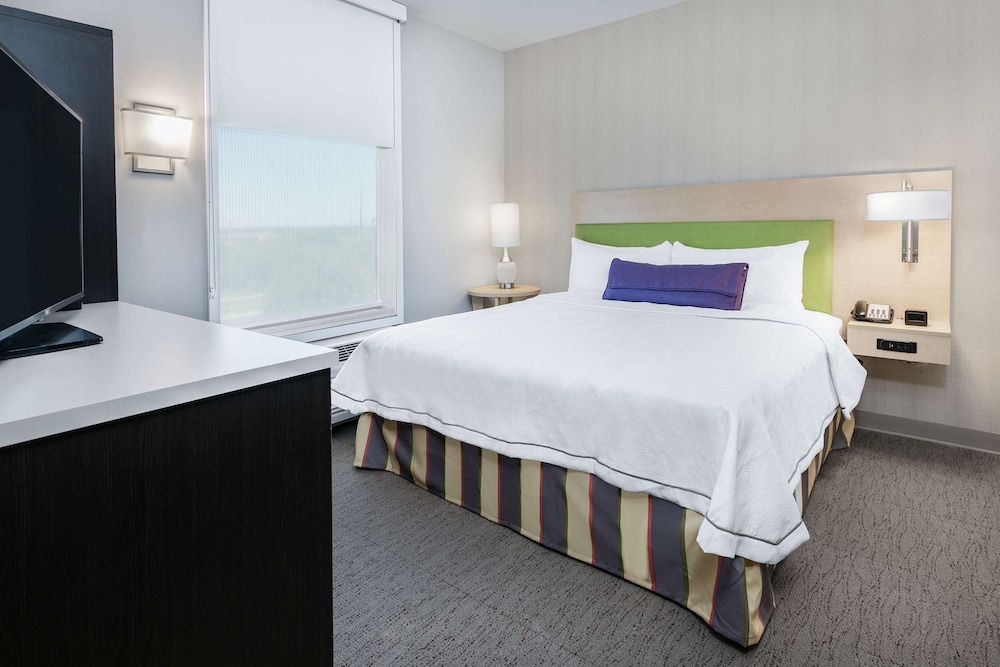 Studio, 1 Queen Bed, Accessible, Non Smoking (w/ bathtub)