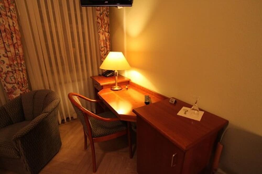 Standard Double Room Single Use photo 2