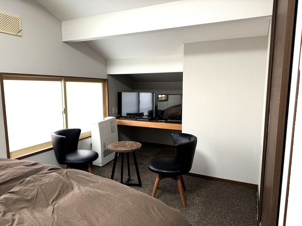 Twin Bed Room 115 ft2 , Private Toilet and Shared Bath (No parking is provided) photo 3