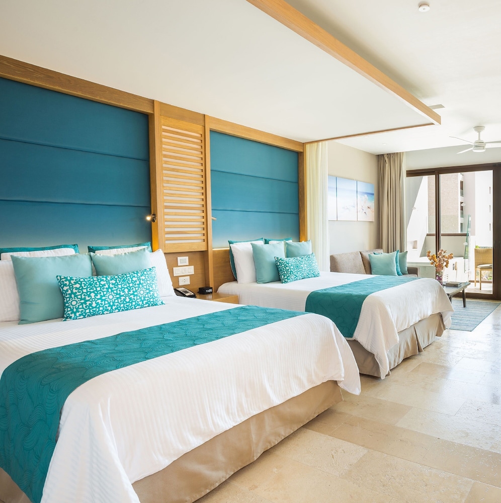 Junior Suite Ocean View - Two Queen Beds photo 2