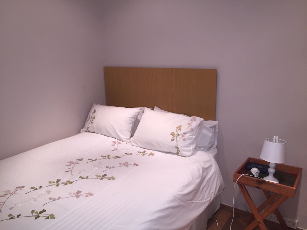 En-Suite Double Room with Bath photo 1