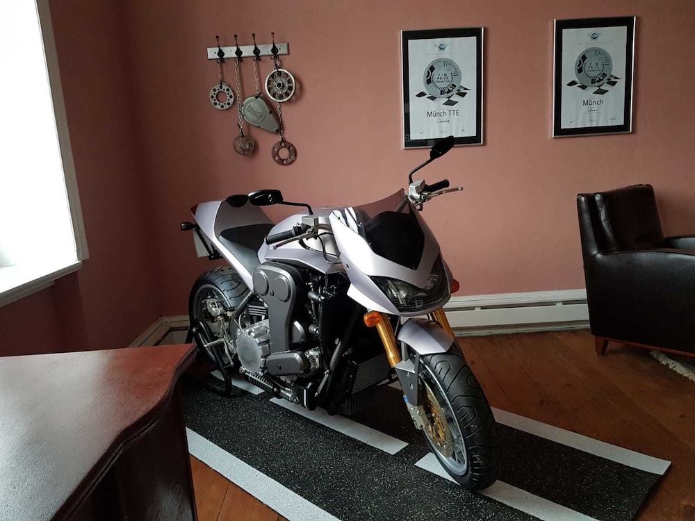 Suite (Motorradsuite G4) photo 3