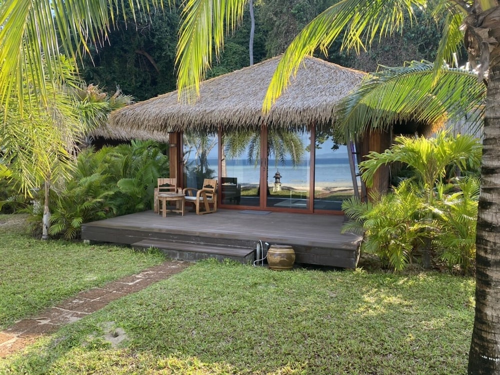 Luxury Beachfront Villa - Photo 16