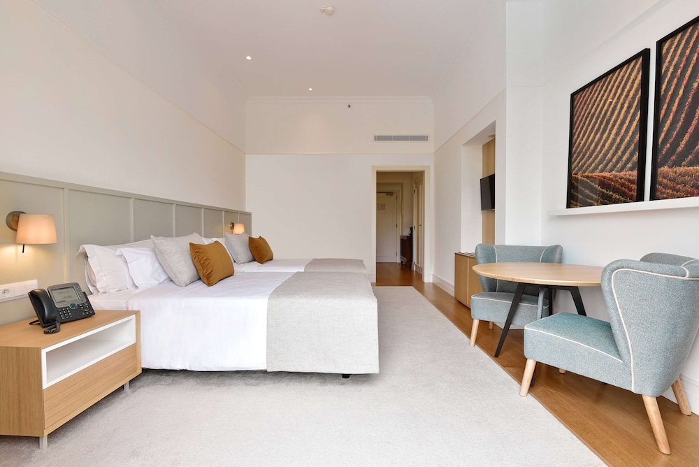 Room, 2 Twin Beds, Patio - Photo 19
