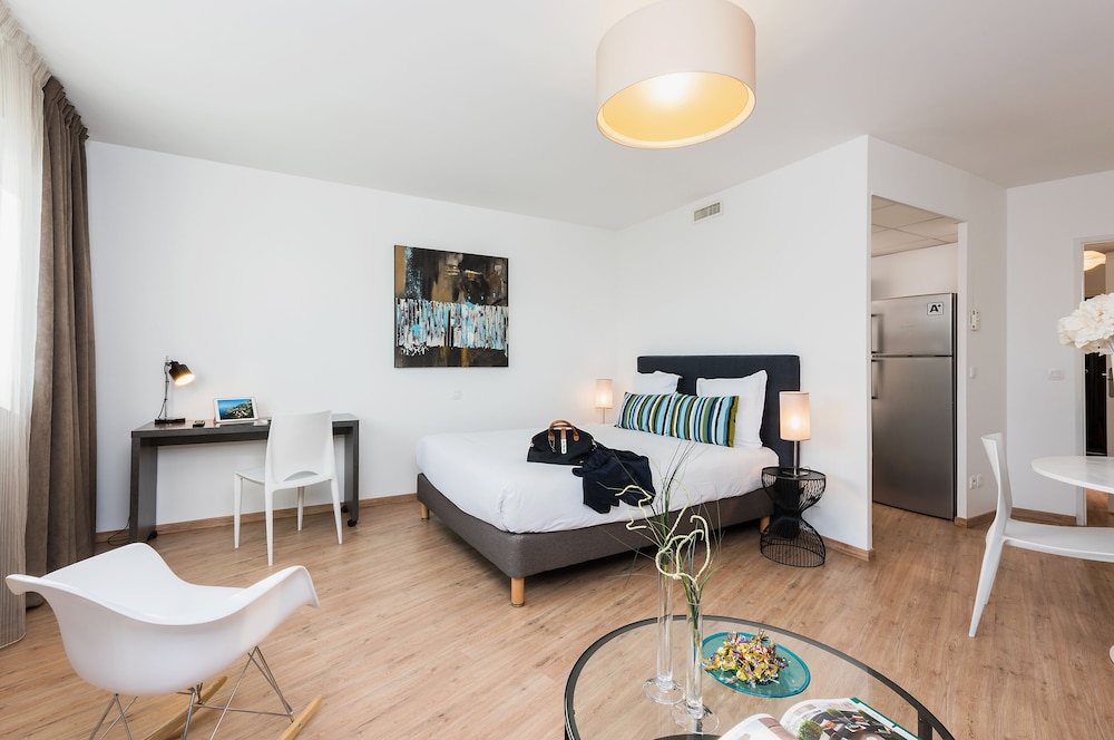 Superior Studio Suite, Kitchen