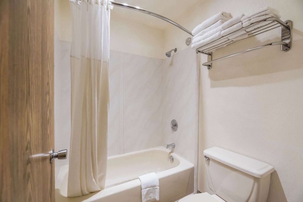 Deluxe Room, 2 Queen Beds - Photo 12