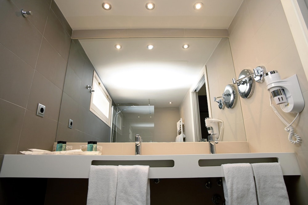 Standard Double Room - Photo 3
