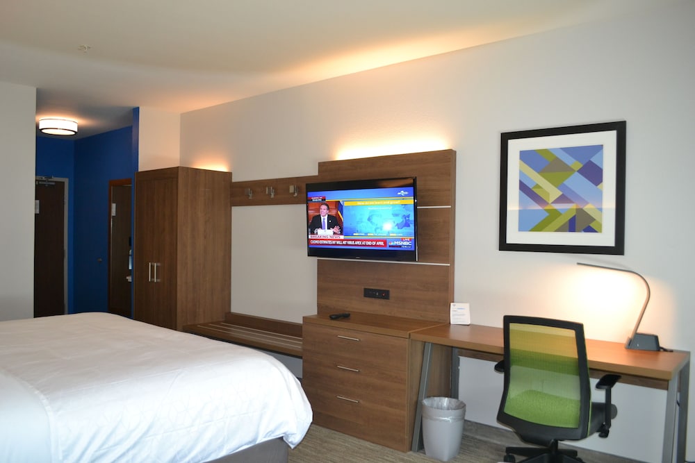 Standard Room, 1 King Bed - Photo 5
