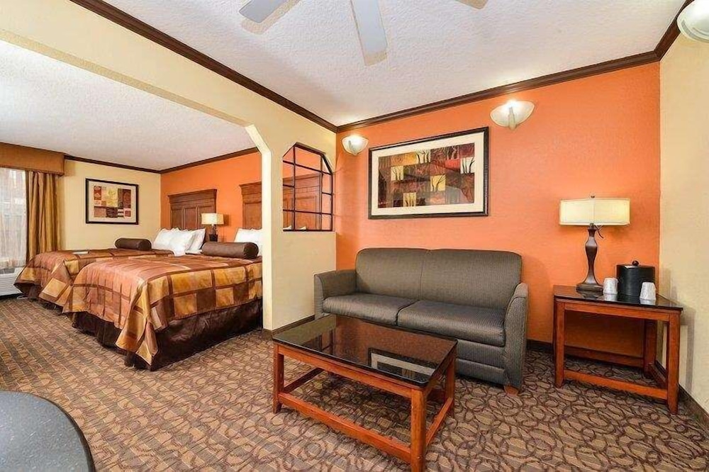 Suite, 2 Queen Beds, Non Smoking, Refrigerator & Microwave (with Sofabed) - Photo 1