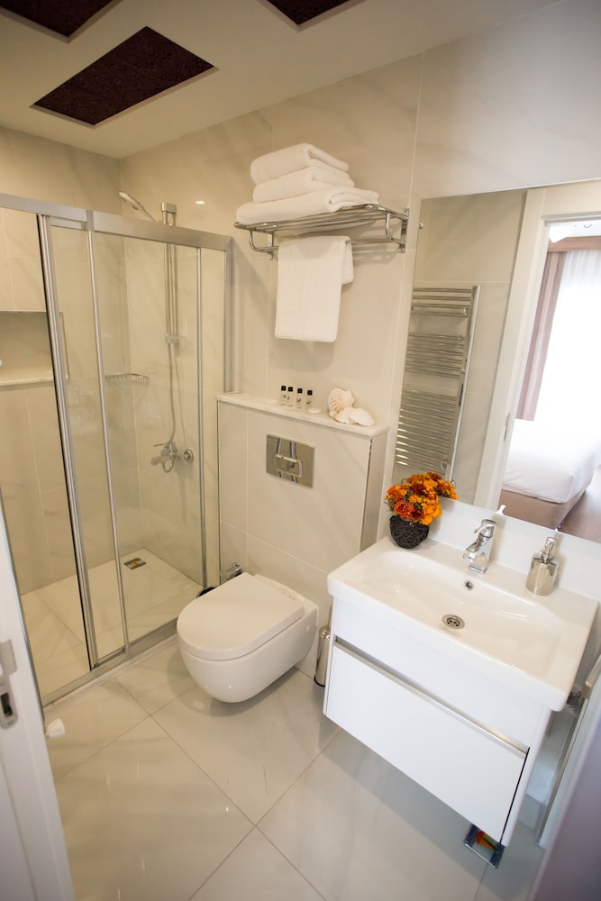Business Room, 2 Bedrooms, Accessible, City View photo 3