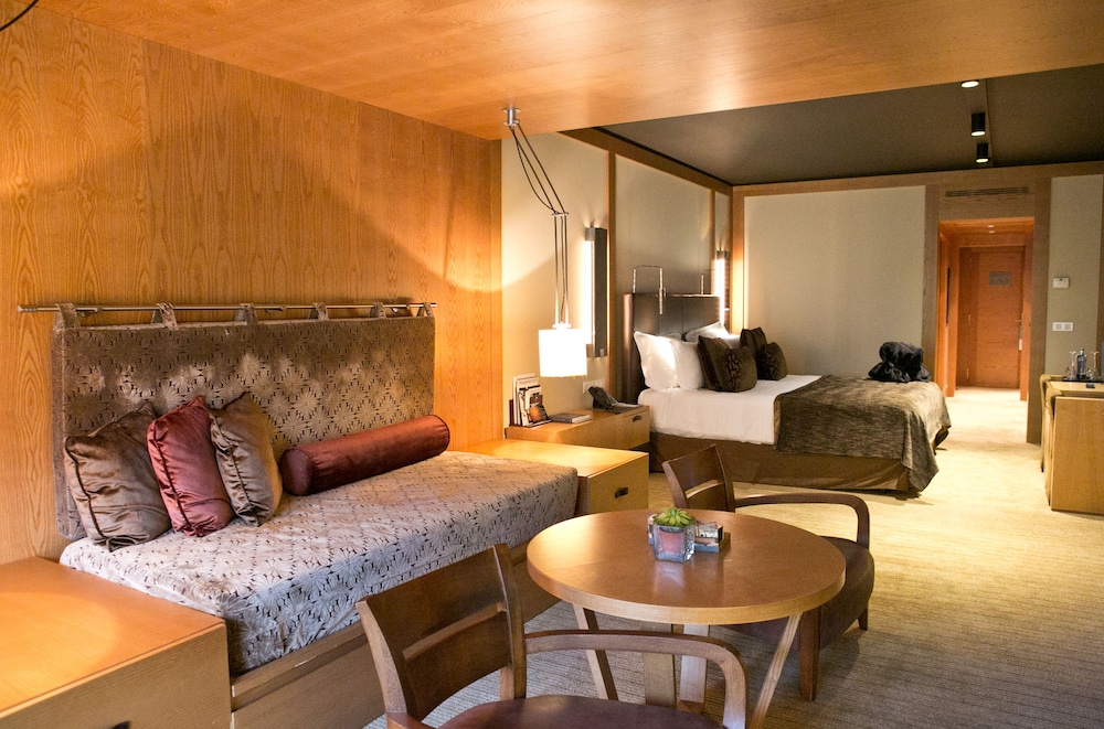 Junior Suite Premium and Spa with view to the slopes. (Capacity min. 2 max. 4)