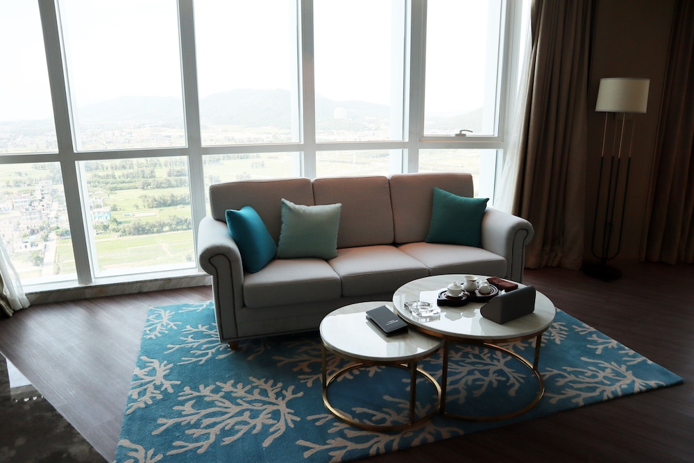 Executive Suite, 1 King Bed, Smoking