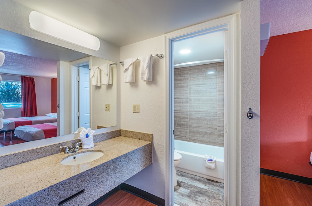 Standard Room, 2 Double Beds, Non Smoking, Refrigerator & Microwave - Photo 9