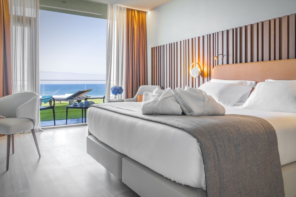Suite, 1 King Bed with Sofa bed, Sea View