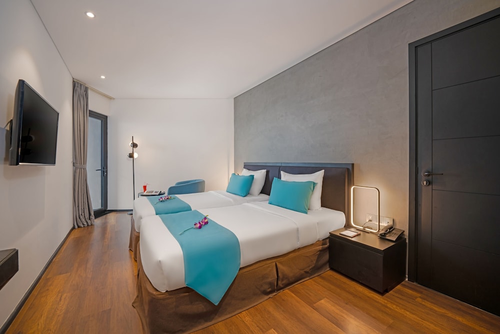 Deluxe Twin Room with Sea View photo 1