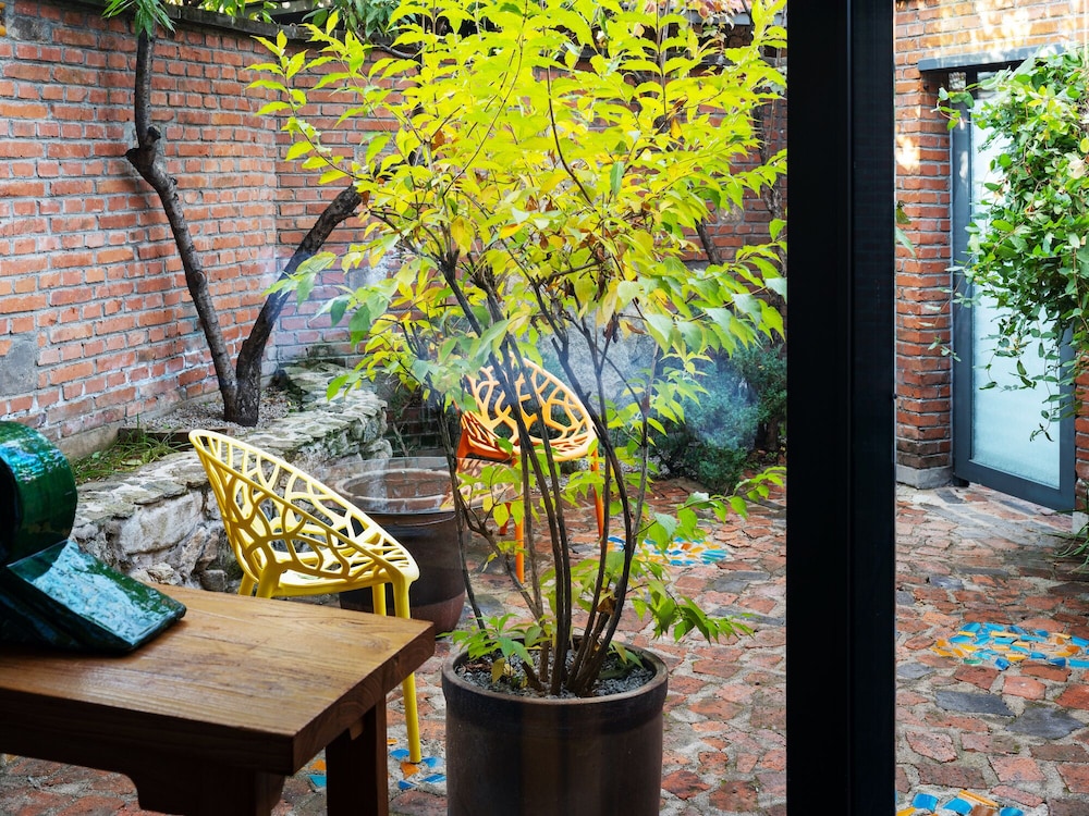 Glazed Tile Courtyard View Twin Room photo 2