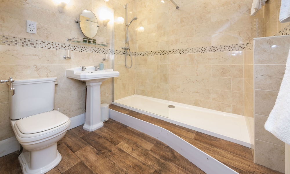 Deluxe Double or Twin Room, Ensuite, Garden View (Briar) photo 3