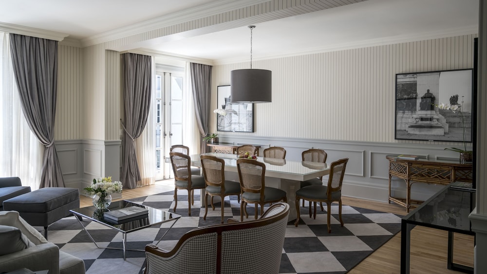 Suite (Prestige)