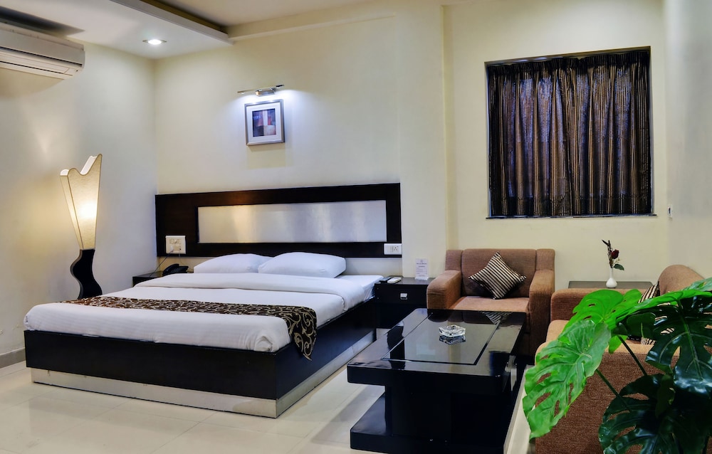 Suite, 1 King Bed photo 1