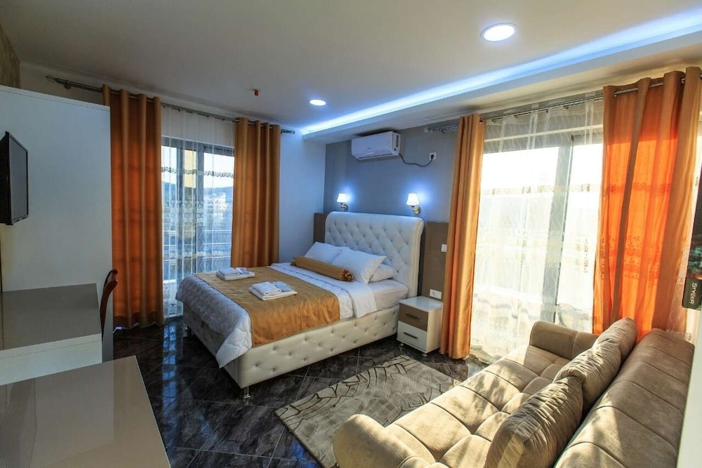 Luxury Triple Room