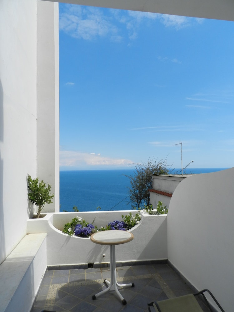 Standard Double Room, Balcony, Sea View photo 2
