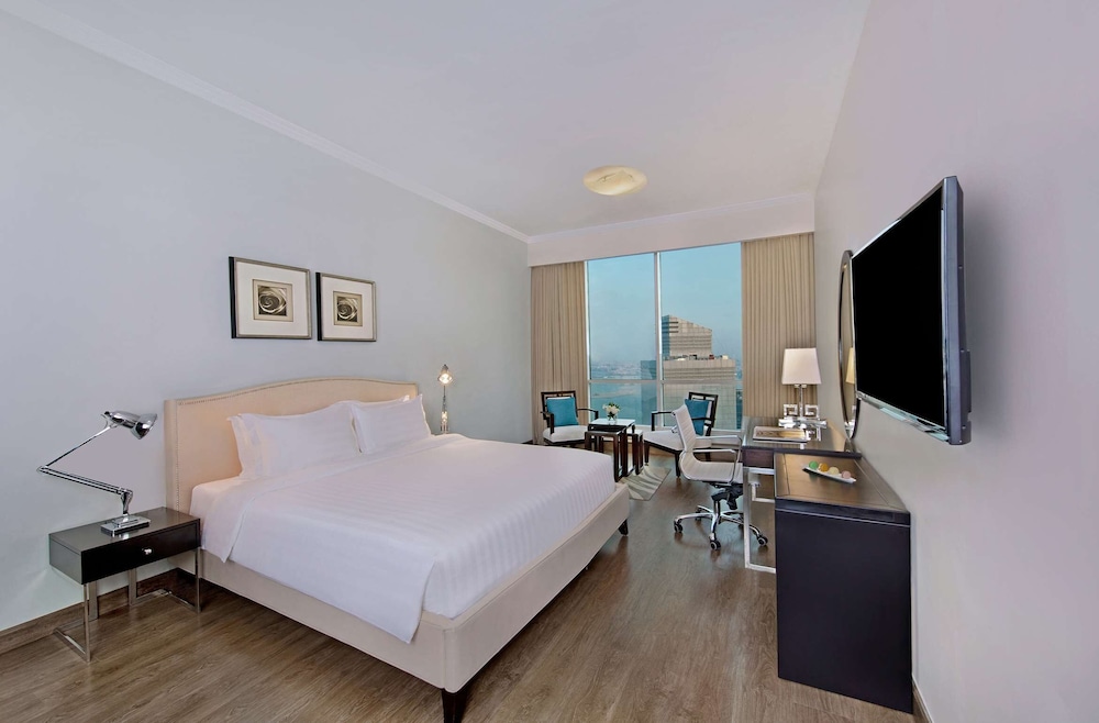 Grand Room, 1 King Bed - Photo 4