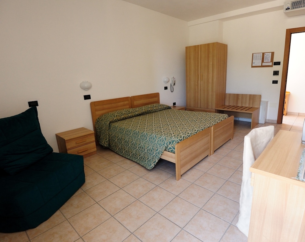 Standard Double Room, Balcony, Mountain View photo 3