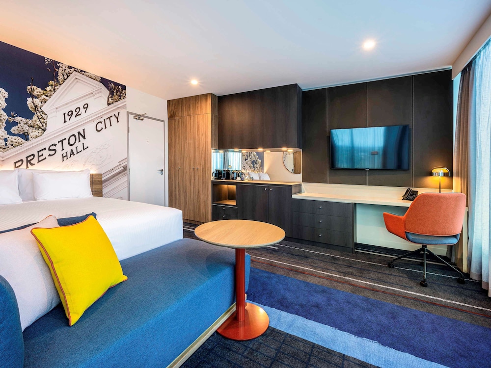 Deluxe Room, 1 King Bed - Photo 3