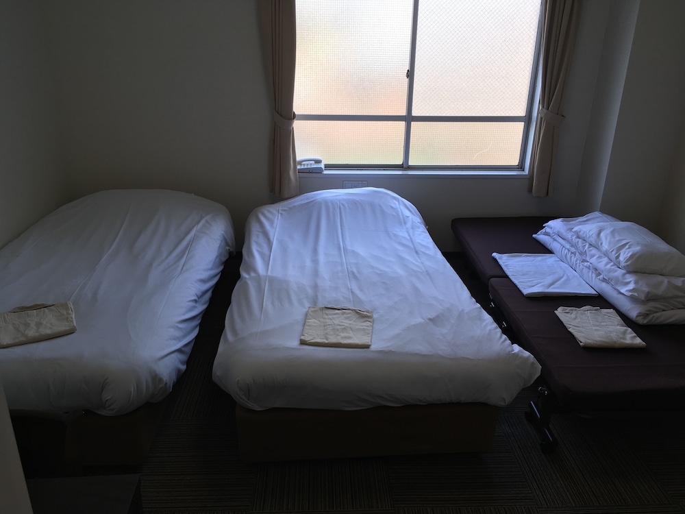 Standard Twin Room with Rollaway Bed photo 3