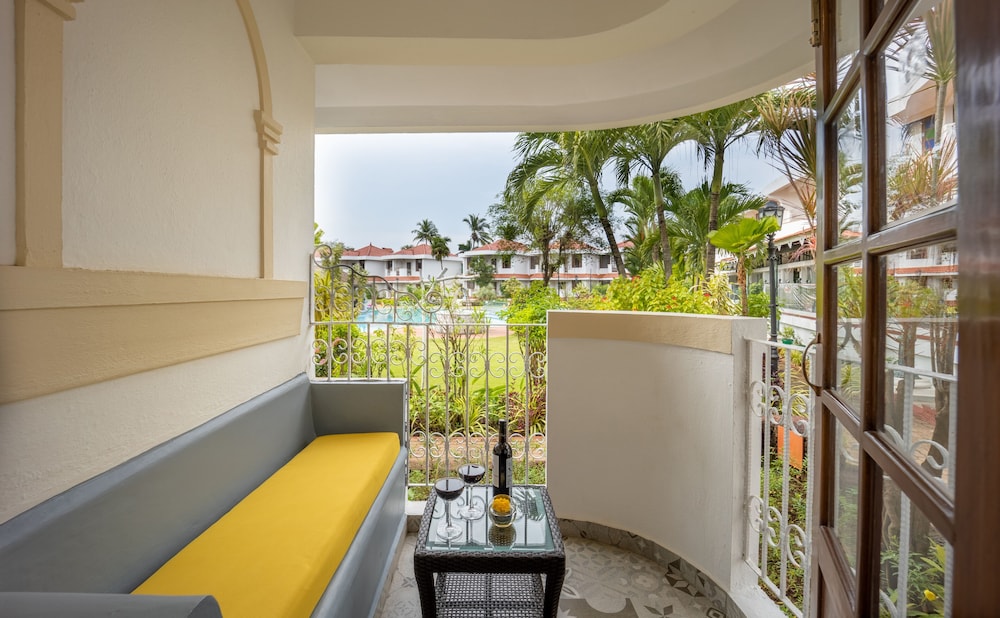 Deluxe Room Pool Facing With Complimentary In-House Entertainment & 15% Off On FnB,Spa & Laundry - Photo 5
