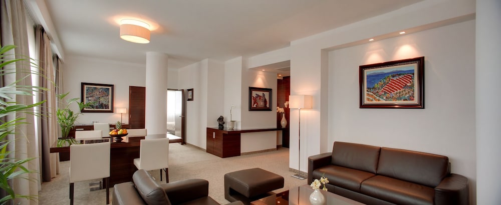 Deluxe Studio Suite