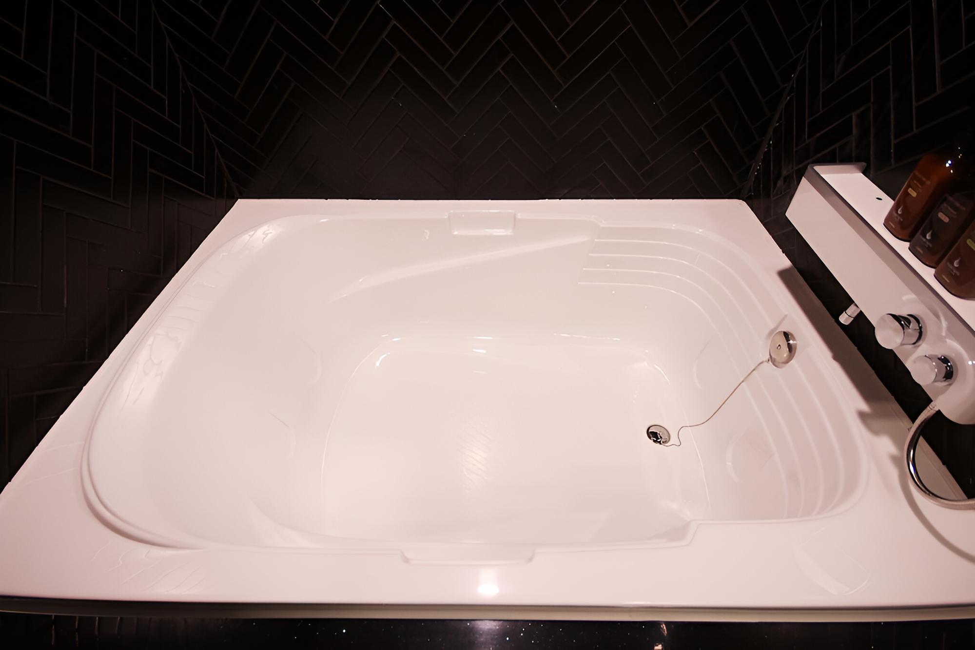 Room (VIP * massage chair*(Netflix viewable) - Photo 2