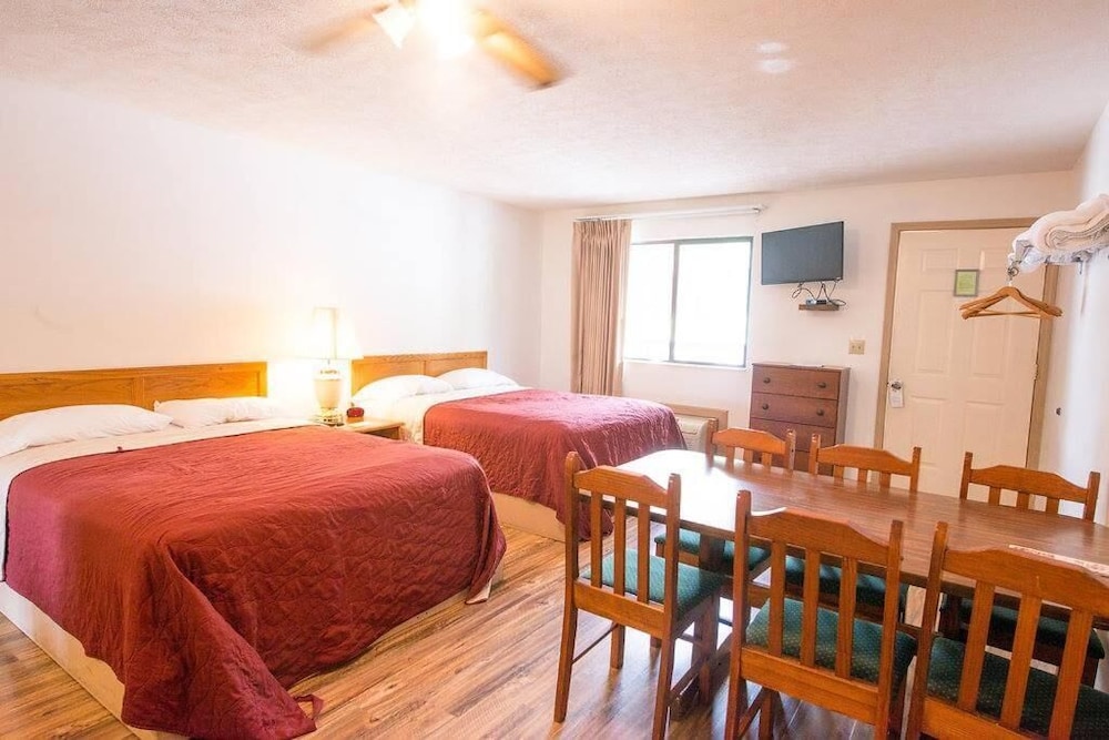 Lodge Suite 4 Queen Beds with Kitchen photo 2