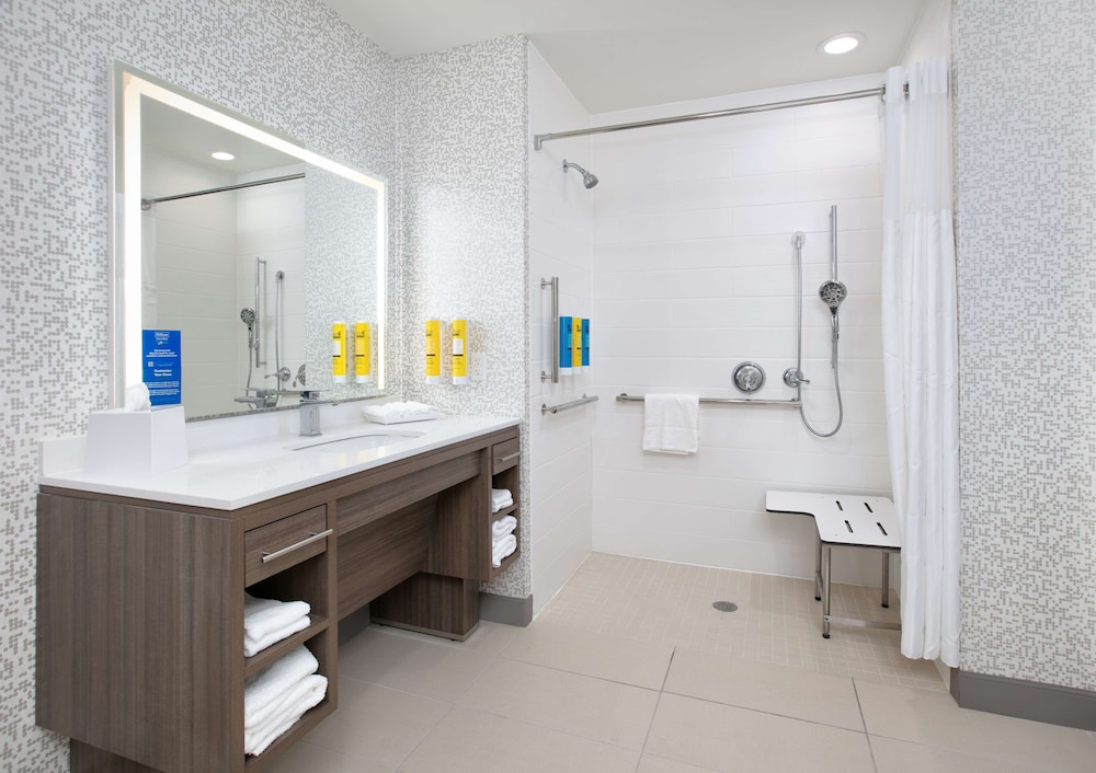 Studio, 2 Queen Beds, Accessible, Lake View (Mobility & Hearing, Roll-in Shower) - Photo 1