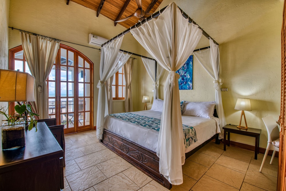 Suite, 1 King Bed, Ocean View