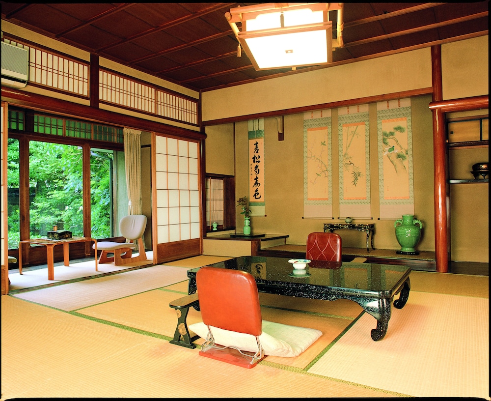 Traditional Suite, Private Bathroom, Ground Floor photo 2