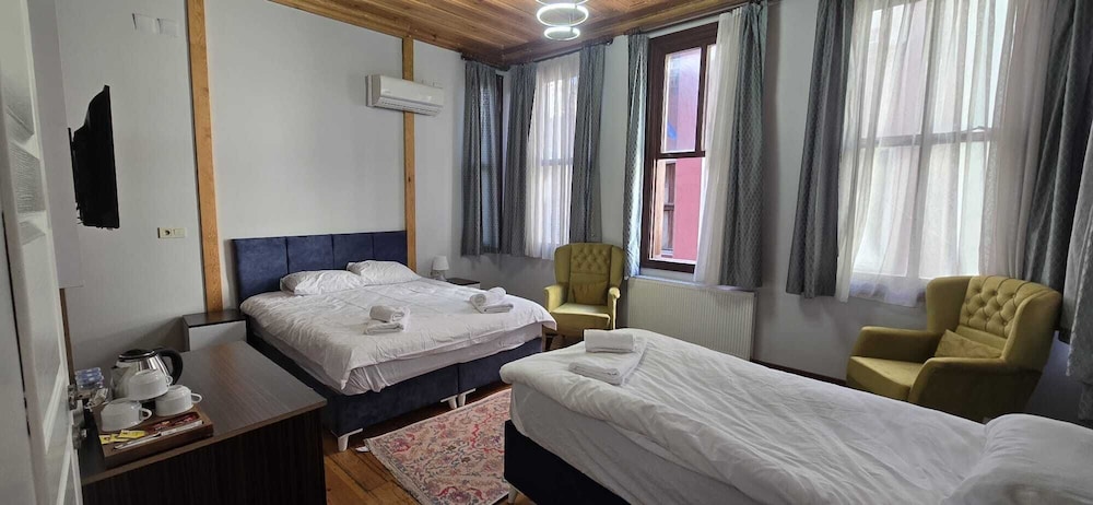 Deluxe Triple Room, City View photo 1