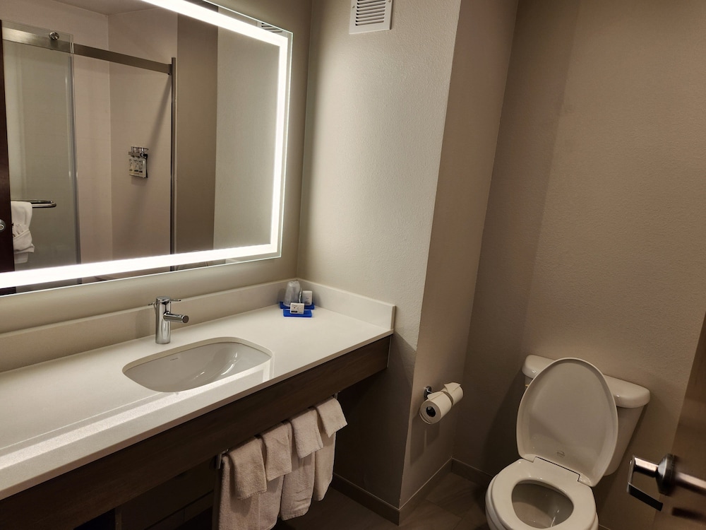 Standard Room, 2 Queen Beds - Photo 9