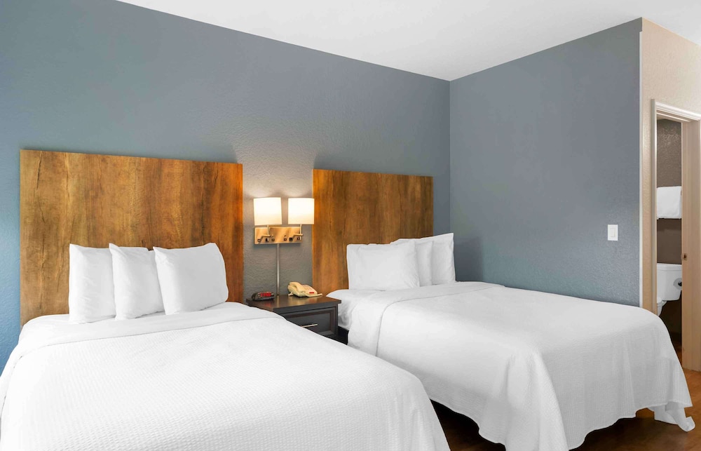 Deluxe Studio, Multiple Beds, Non Smoking - Photo 1